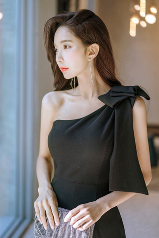 BACKORDER - Oliva Cutout Shoulder Toga Dress In Black