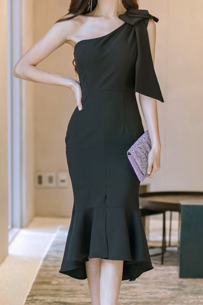 BACKORDER - Oliva Cutout Shoulder Toga Dress In Black