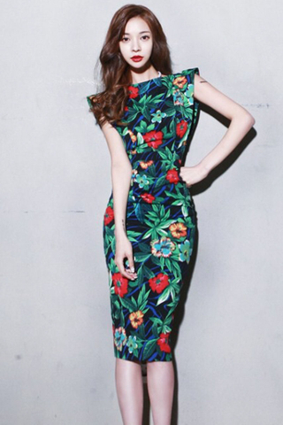 INSTOCK - Olverina Cut Out V Back Dress In Tropical Print