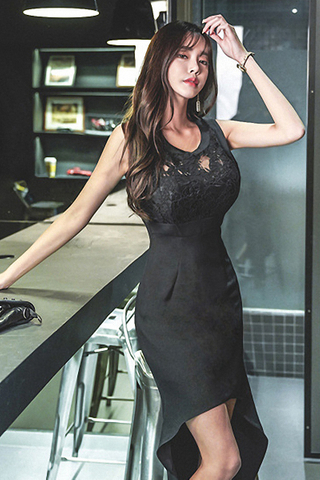 BACKORDER - Isabelle Sleeveless Asymmetrical Hem Dress In Black