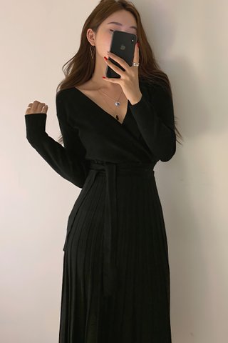 BACKORDER - Mariae V-Neck Pleat Knit Dress In Black