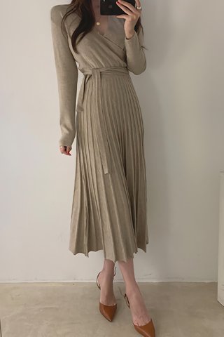 BACKORDER - Mariae V-Neck Pleat Knit Dress In Khaki