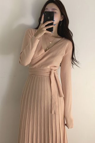 BACKORDER - Mariae V-Neck Pleat Knit Dress In Light Pink