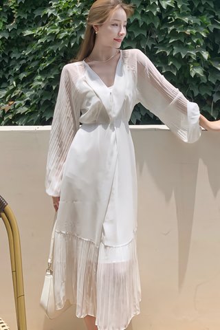 BACKORDER - Stella Sleeve Pleat Hem Dress In White