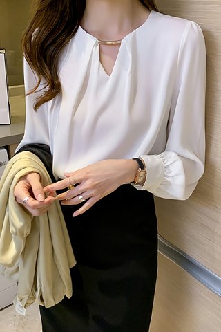 BACKORDER - Kira Sleeve Keyhole Top In White