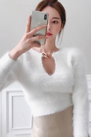 BACKORDER - Victoire Keyhole Furry Top In White