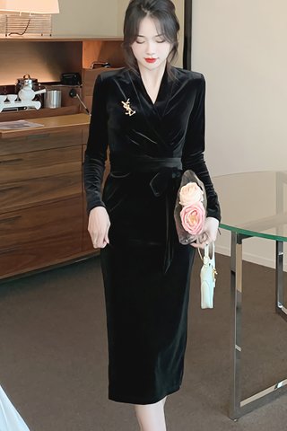 BACKORDER - Elledy Velvet Side Tie Dress In Black