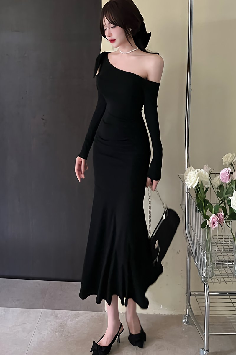 One Shoulder Ruched Dress in Black